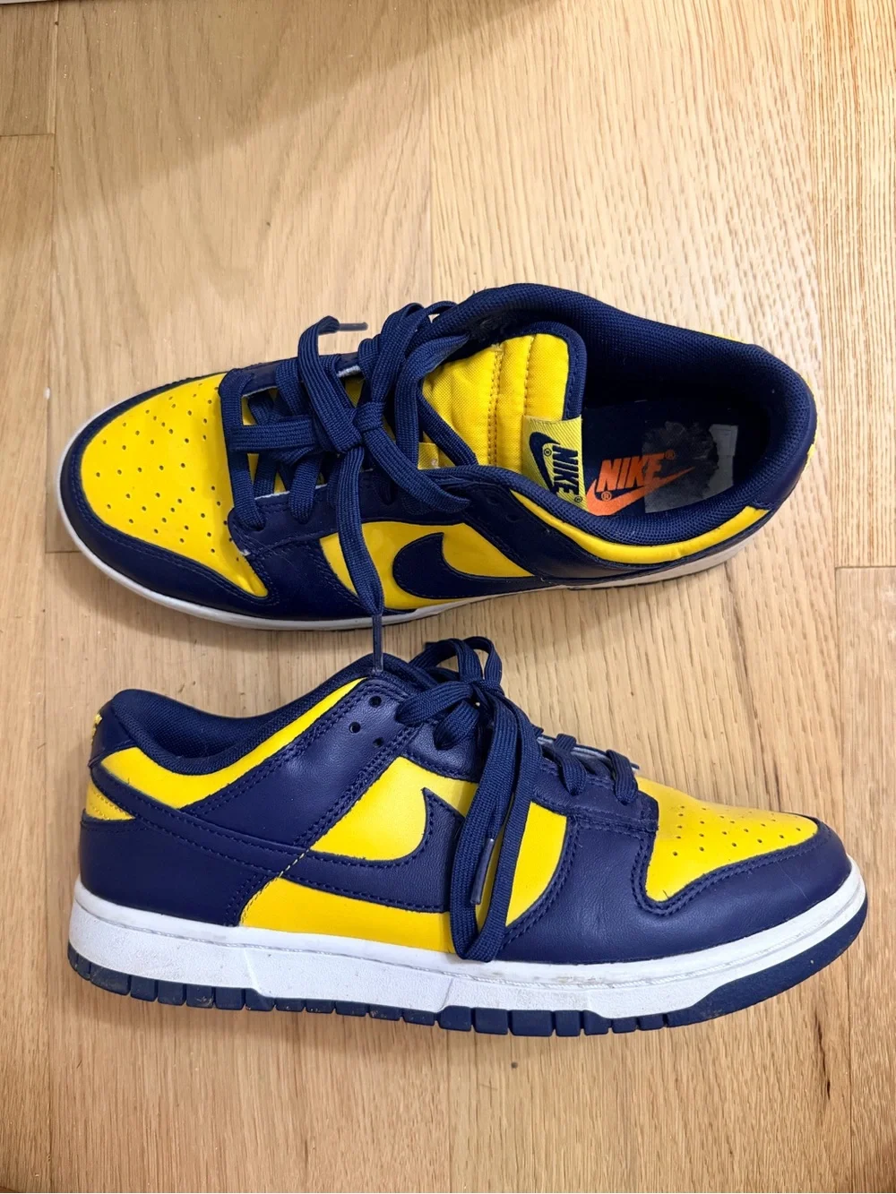 Nike Mens Michigan Dunks Low-Top Sneakers in Navy and Yellow